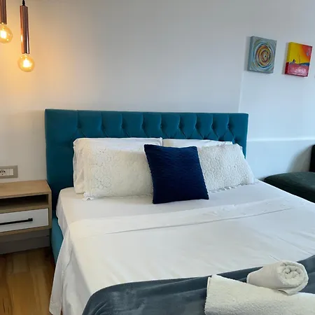 Elegant Apartment *